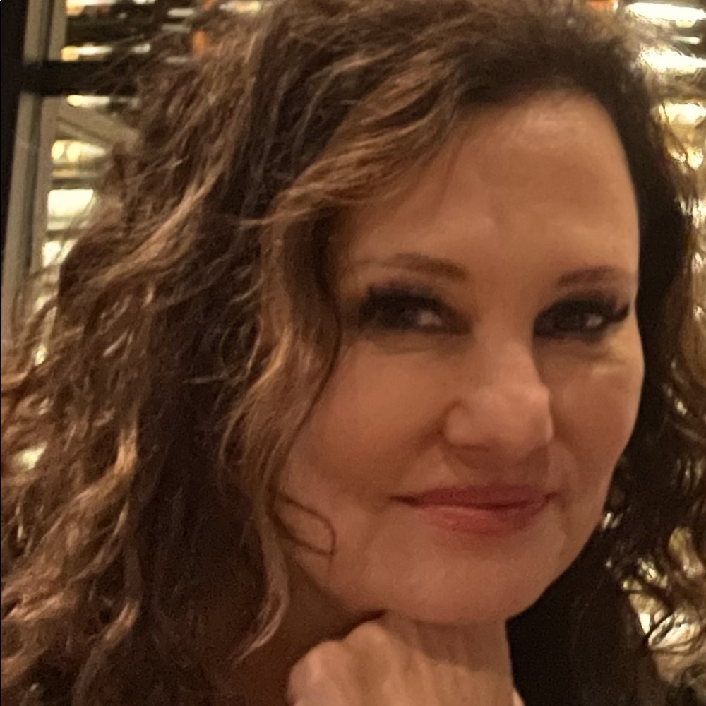 Meet Your Posher; Teri Moss.